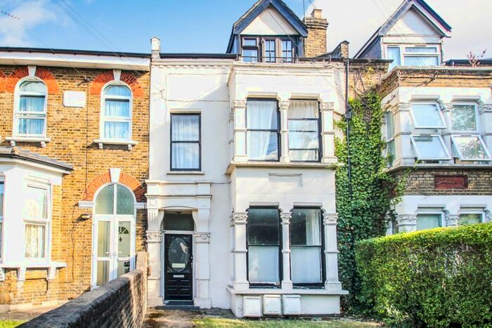 1 Bedroom Flat To Rent In Hainault Road, Leytonstone, London, E11