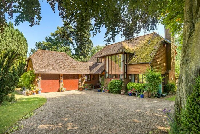 3 Bedroom Detached House For Sale In Lynsted Lane, Lynsted, ME9