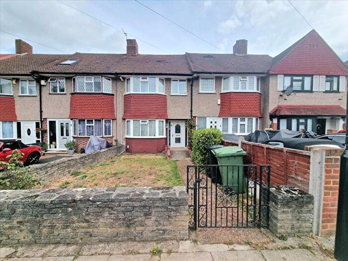 3 Bedroom Terraced House For Sale In Longhill Road, London, SE6