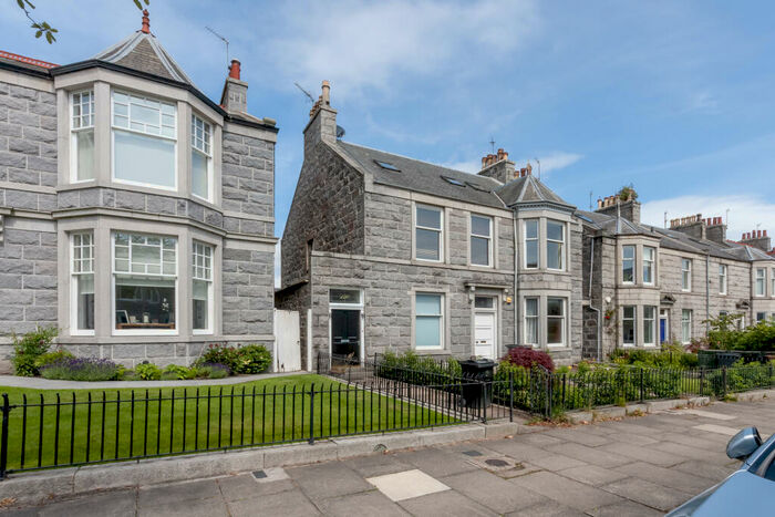 4 Bedroom Duplex To Rent In Desswood Place, The West End, Aberdeen, AB15