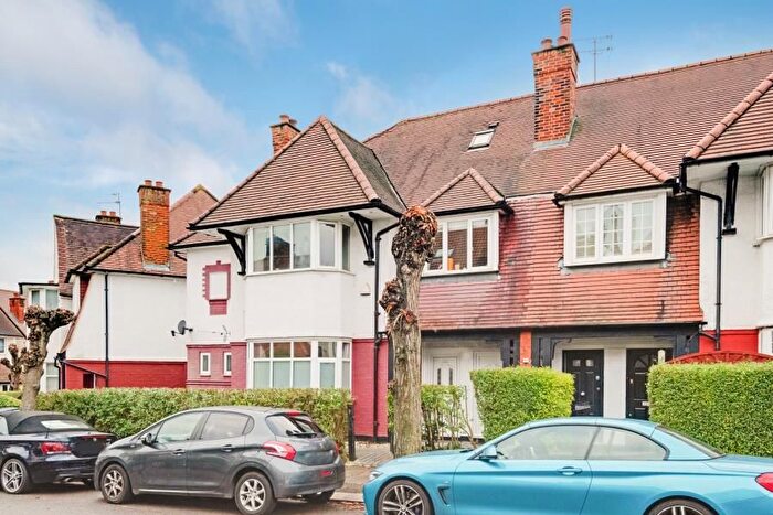 2 Bedroom Flat To Rent In Clifton Gardens, London, NW11