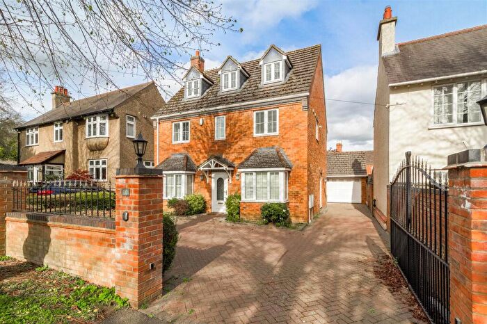 5 Bedroom House To Rent In The Avenue Wellingborough, NN8