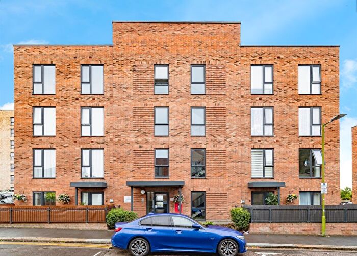 1 Bedroom Flat For Sale In Sydney Road, Watford, WD18