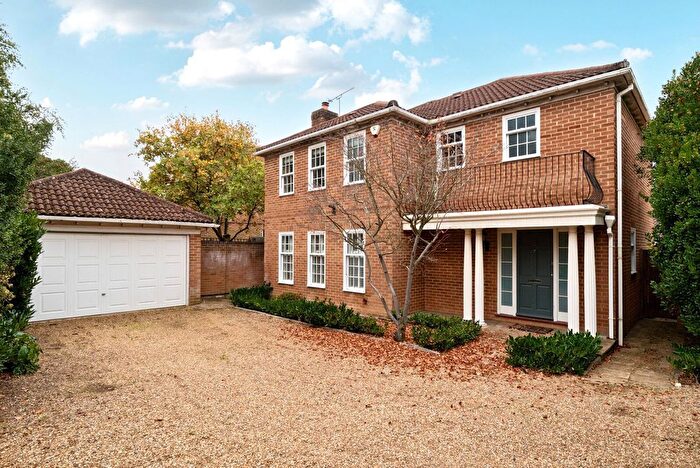 4 Bedroom Detached House For Sale In Stoneleigh Park, Weybridge, KT13