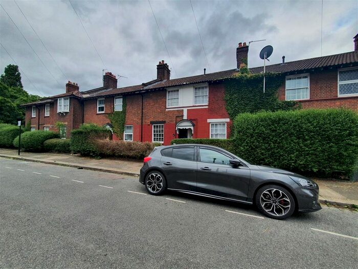 2 Bedroom Property To Rent In Bedwell Road, London, N17
