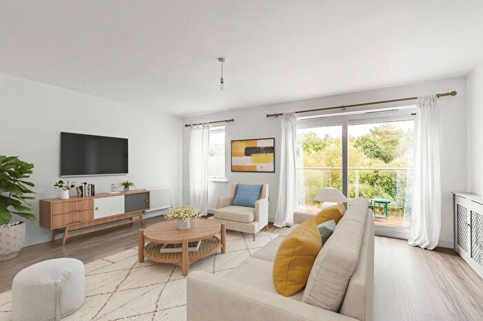 4 Bedroom Semi-detached House For Sale In Admiral Walk, Tunbridge Wells, TN2