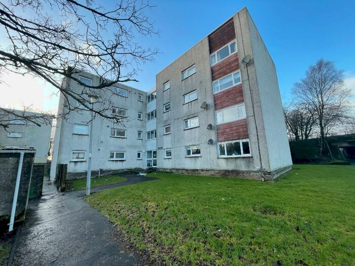 3 Bedroom Flat To Rent In Pine Crescent, Glasgow, G75