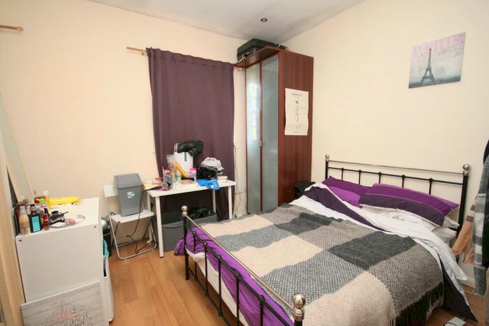 Flat To Rent In Offord Road, Islington, N1