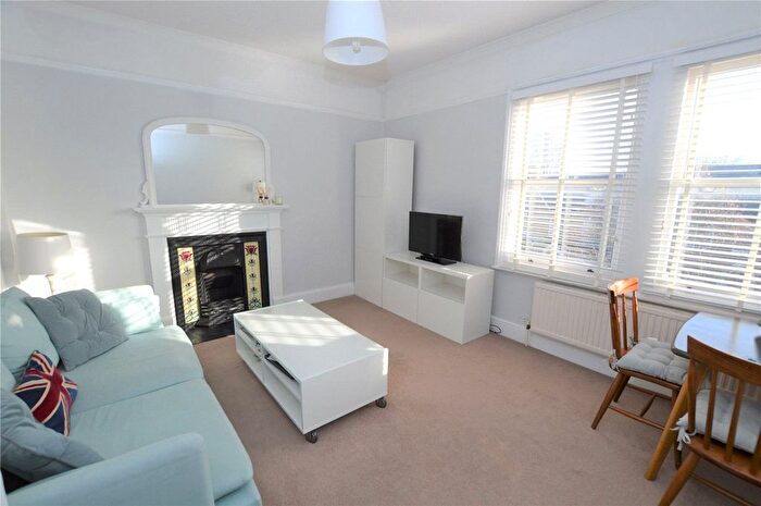 2 Bedroom Flat To Rent In Thicket Road, London, SE20