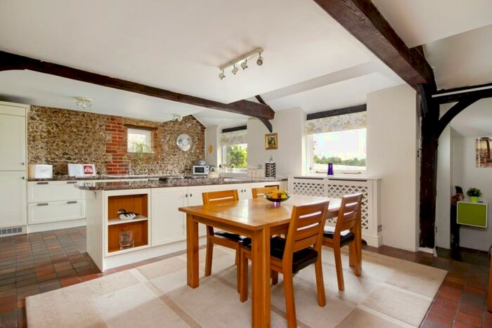 3 Bedroom Detached House To Rent In Hill Farm Road Marlow, SL7
