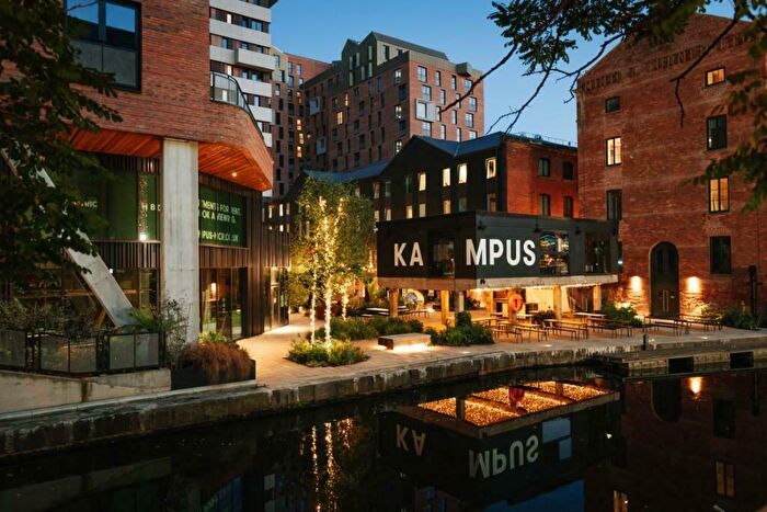2 Bedroom Apartment To Rent In Kampus, Aytoun Street, Manchester, M1