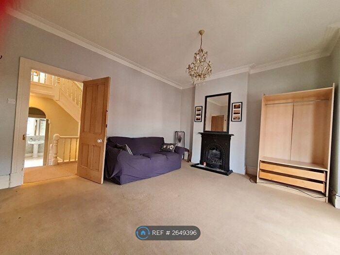 4 Bedroom Maisonette To Rent In Kings Avenue, Wirral, CH47