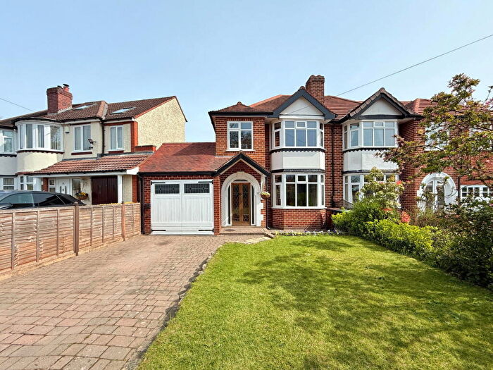 3 Bedroom Semi-Detached House For Sale In Middle Lane, Kings Norton, B38