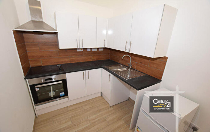 2 Bedroom Maisonette To Rent In |Ref: |, St. Mary Street, Southampton, SO14