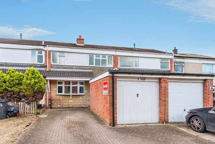 3 Bedroom Terraced House For Sale In Raybrook Crescent, Swindon, SN2