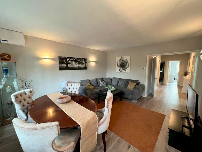 2 Bedroom Flat To Rent In Beresford Road, Harringey, N8