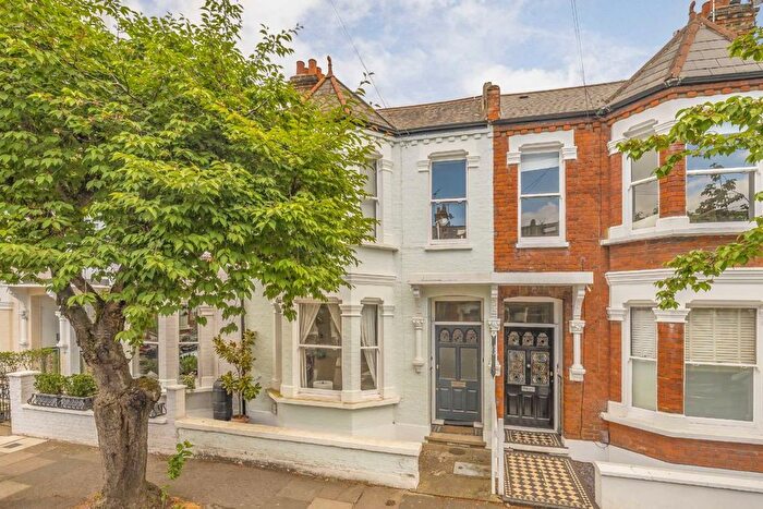 1 Bedroom Flat To Rent In Tregarvon Road, Battersea, SW11