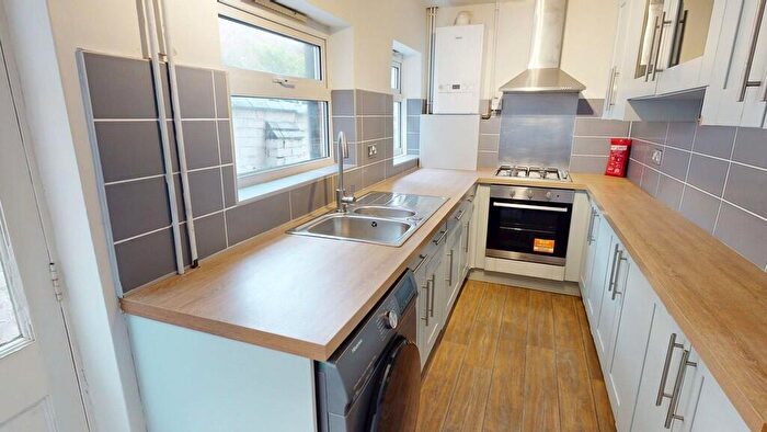 4 Bedroom Terraced House For Sale In Lansdowne Road, Leicester, LE2