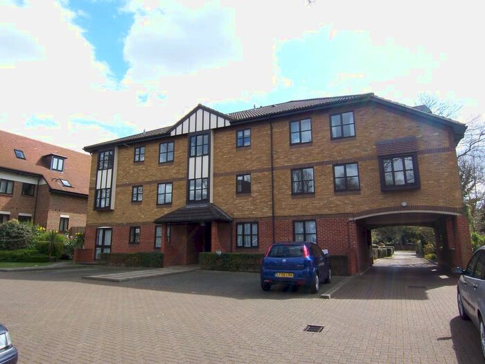1 Bedroom Flat To Rent In Epsom Road, Leatherhead, KT22