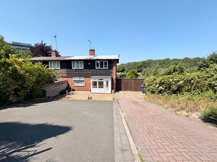 3 Bedroom Semi-Detached House For Sale In Scotts Green Close, Dudley, DY1