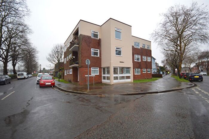 2 Bedroom Flat To Rent In Flat St. Pancras Court, St. Pancras, Chichester, West Sussex, PO19