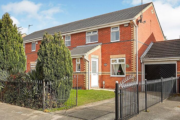 3 Bedroom Semi-Detached House To Rent In Beamsley Way, Kingswood, Hull, HU7