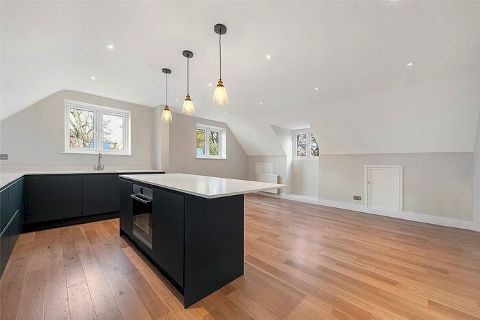 2 Bedroom Flat To Rent In Princes Way, London, SW19