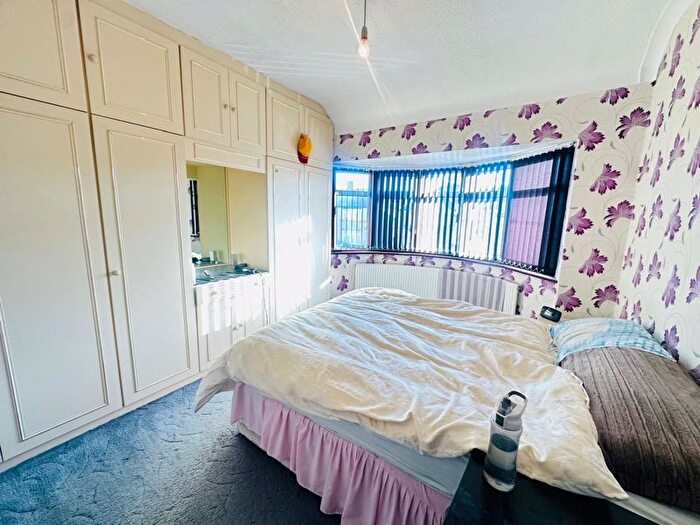 3 Bedroom Terraced House For Sale In Bycroft Road, Southall, UB1