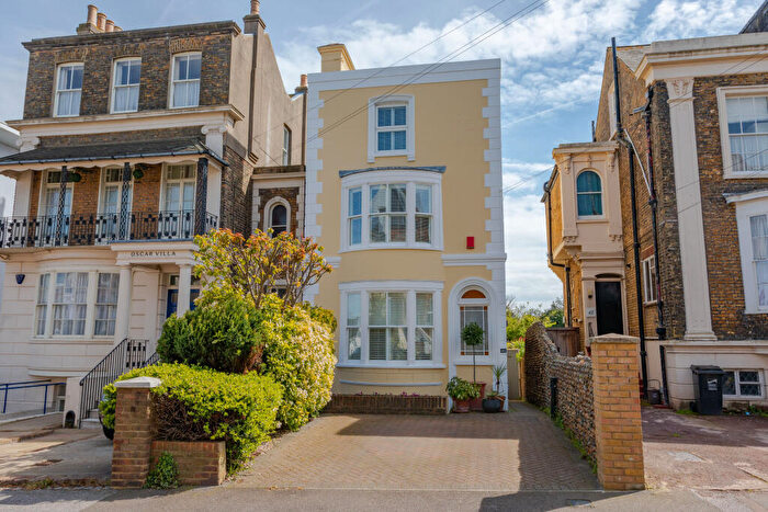 4 Bedroom Detached House For Sale In West Cliff Road, Ramsgate, CT11