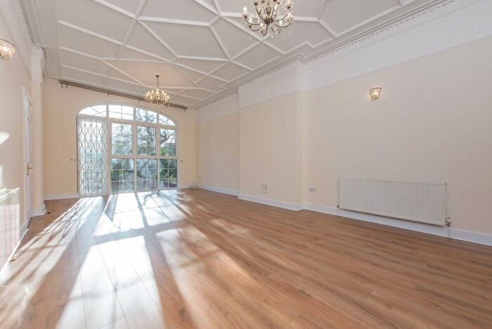 3 Bedroom Flat To Rent In South Hampstead, South Hampstead, London, NW6