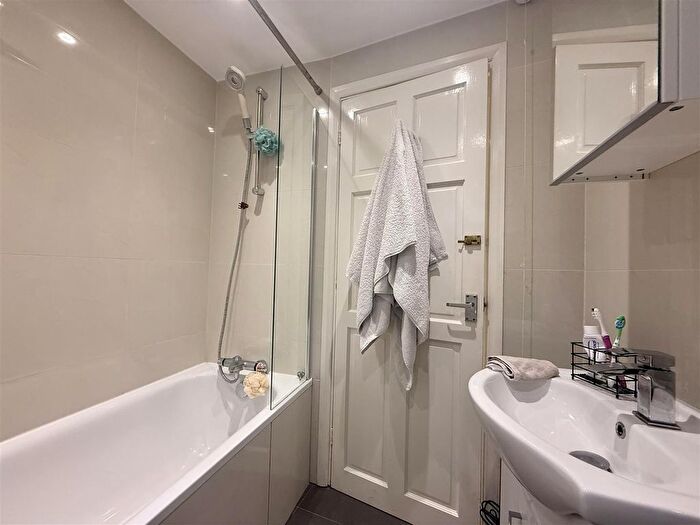 1 Bedroom Maisonette To Rent In Landor Road, London, SW9