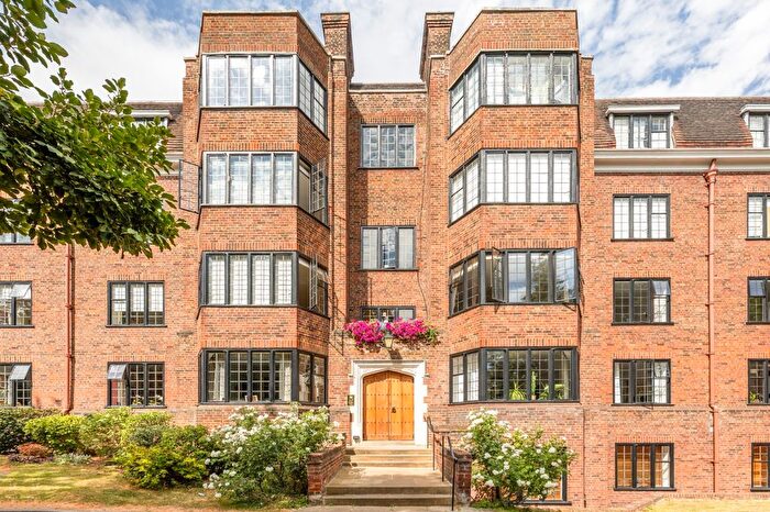 4 Bedroom Flat For Sale In Keble House, Manor Fields, SW15