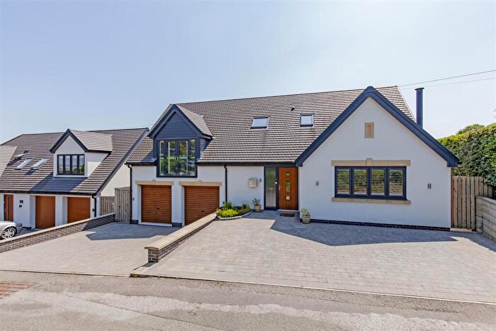 4 Bedroom Detached Bungalow For Sale In West View, Longedge Lane, Wingerworth, S42