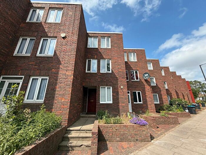 4 Bedroom Town House To Rent In Silver Street, London, N18