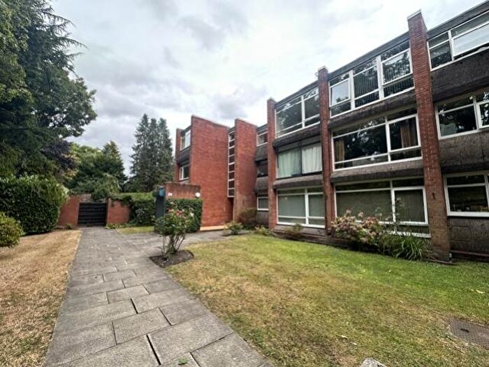 2 Bedroom Flat To Rent In A The Avenue, Sale, Cheshire, M33