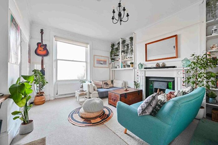 2 Bedroom Flat To Rent In Camden Road, Camden, NW1