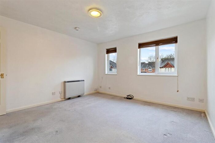 1 Bedroom Flat For Sale In Kings Road, Petersfield, GU32