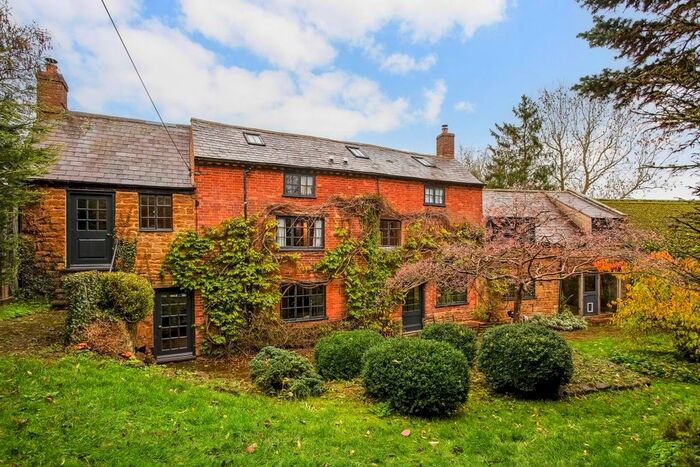 5 Bedroom Flat To Rent In Middle Lane, Balscote, Banbury, OX15