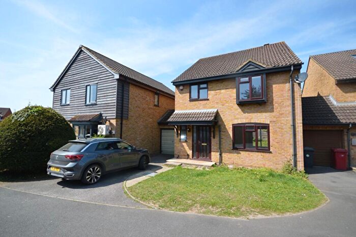 4 Bedroom Link Detached House To Rent In Palmerston Avenue, Langley, SL3