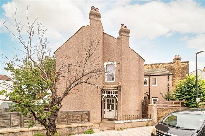 2 Bedroom Flat To Rent In Rudloe Road, Balham, SW12