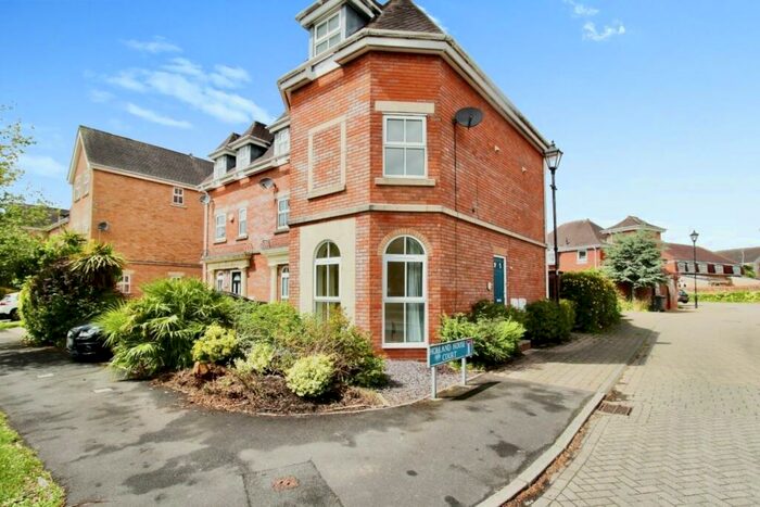 4 Bedroom House To Rent In Holland House Road, Walton-le-Dale, Preston, Lancashire, PR5