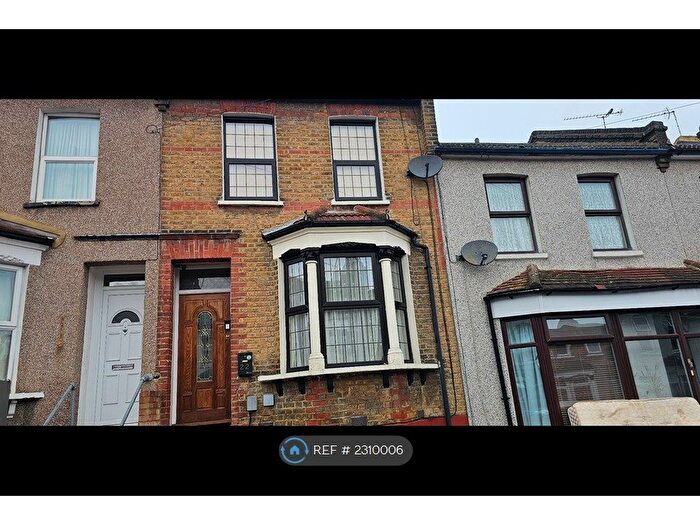 3 Bedroom Terraced House To Rent In Maximfeldt Road, Erith, DA8