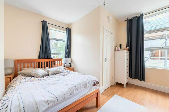 1 Bedroom Flat To Rent In Tremadoc Road, Clapham High Street, London, SW4