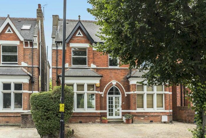 2 Bedroom Flat To Rent In Gordon Road, London, W5