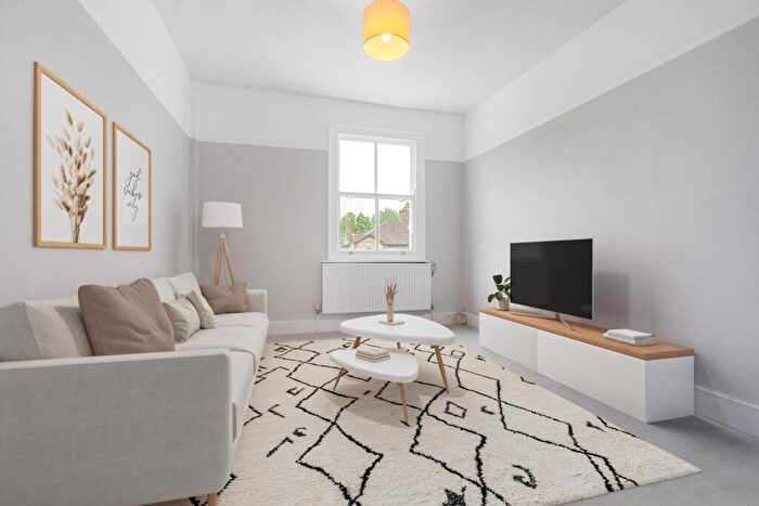 3 Bedroom Flat For Sale In Dulwich Road, SE24