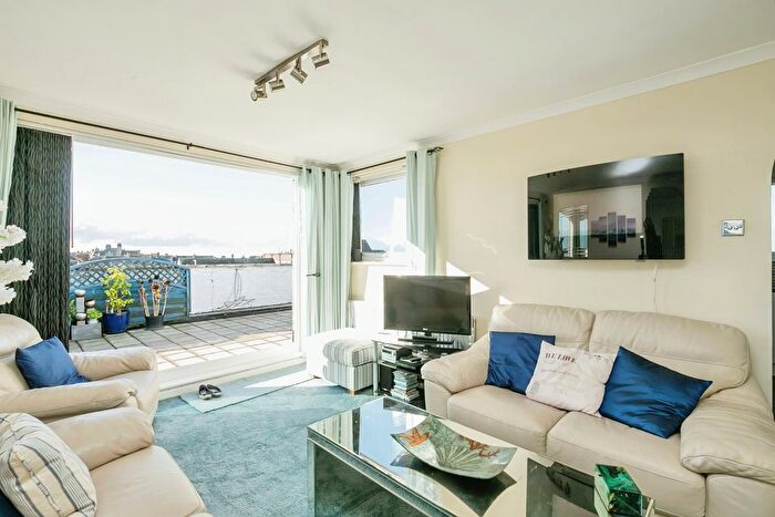 2 Bedroom Flat For Sale In Clifford Road, Bexhill-On-Sea, TN40