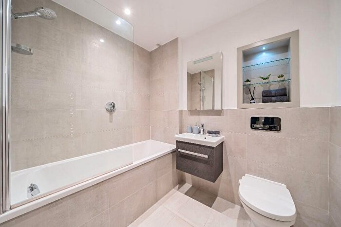 1 Bedroom Apartment To Rent In Zenith House, London, N15