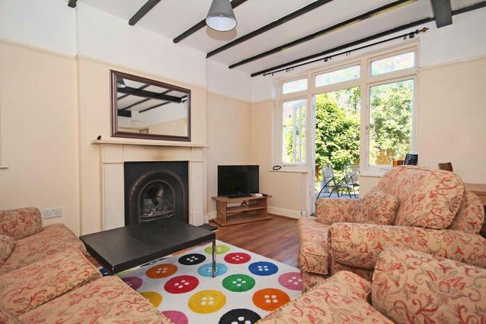 4 Bedroom Property To Rent In Princes Gardens, London, W3