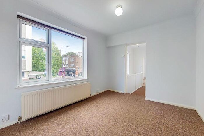 2 Bedroom Flat To Rent In West Ham Lane, E15