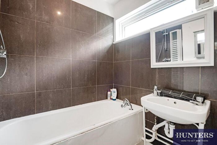 2 Bedroom Flat For Sale In Christchurch Avenue, London, NW6